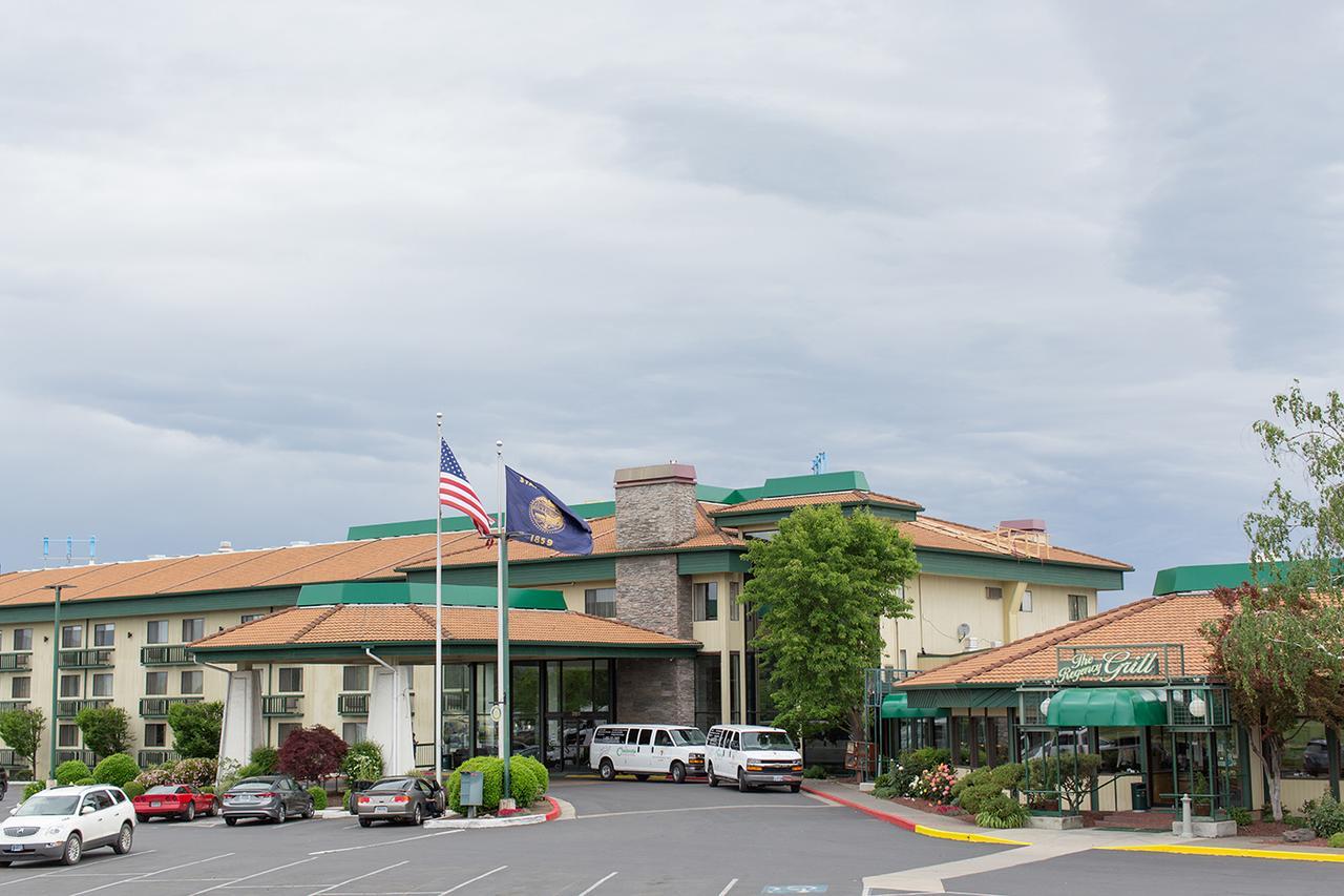 Rogue Regency Inn & Suites Medford Eksteriør bilde