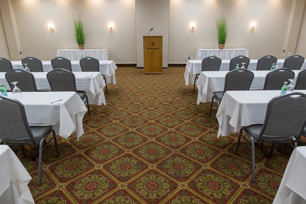 Rogue Regency Inn & Suites Medford Eksteriør bilde